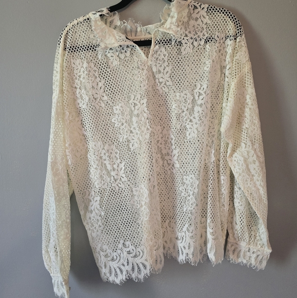 G by Guliana white lace top size Medium - Picture 2 of 6
